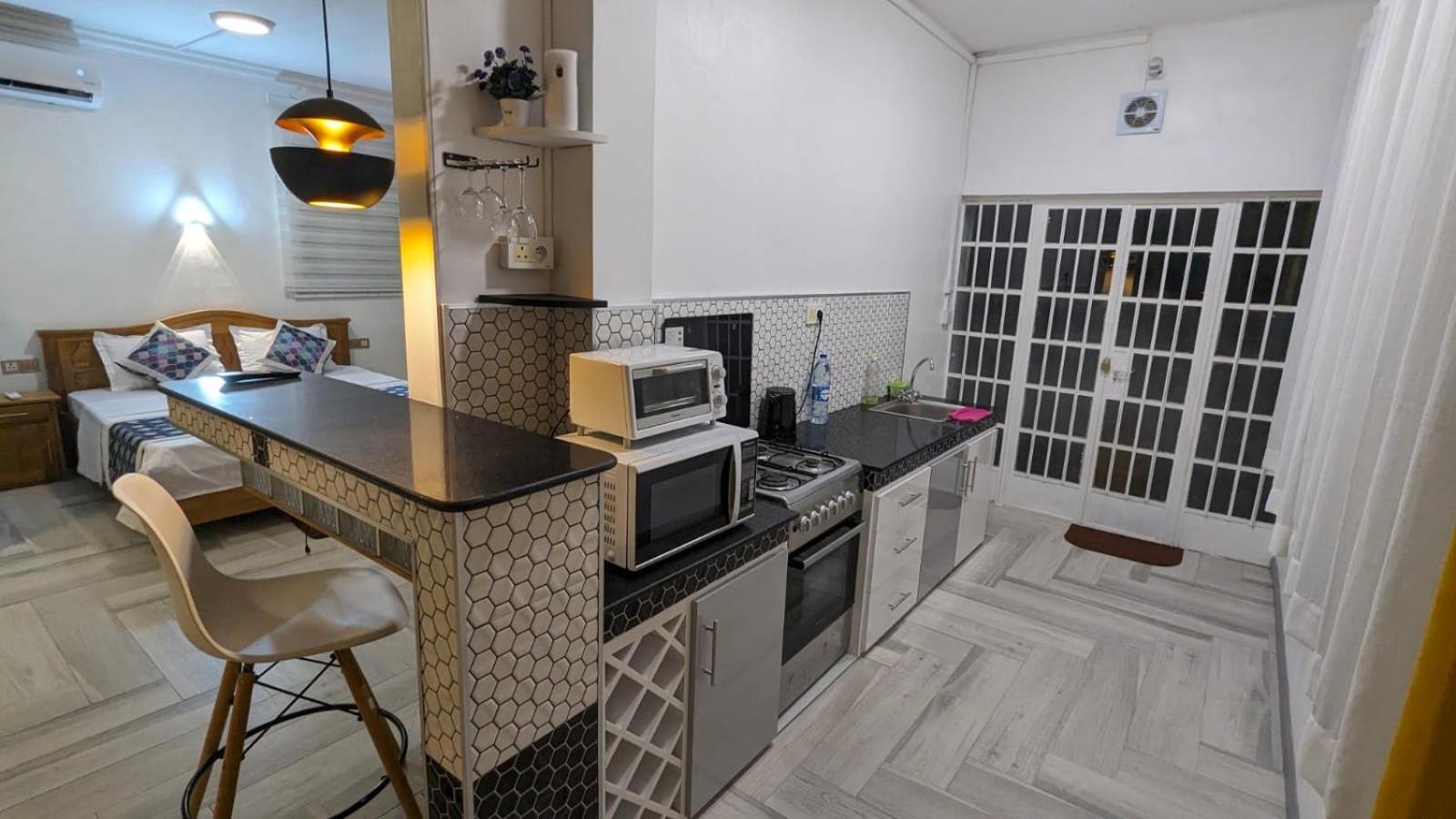 Happy House - Cosy Apartment With Private Pool And Walking Distance To Blue Bay Beach 외부 사진