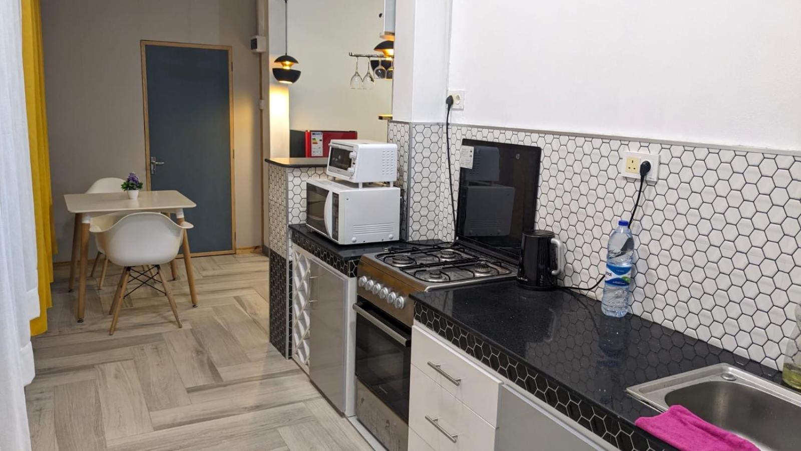 Happy House - Cosy Apartment With Private Pool And Walking Distance To Blue Bay Beach 외부 사진