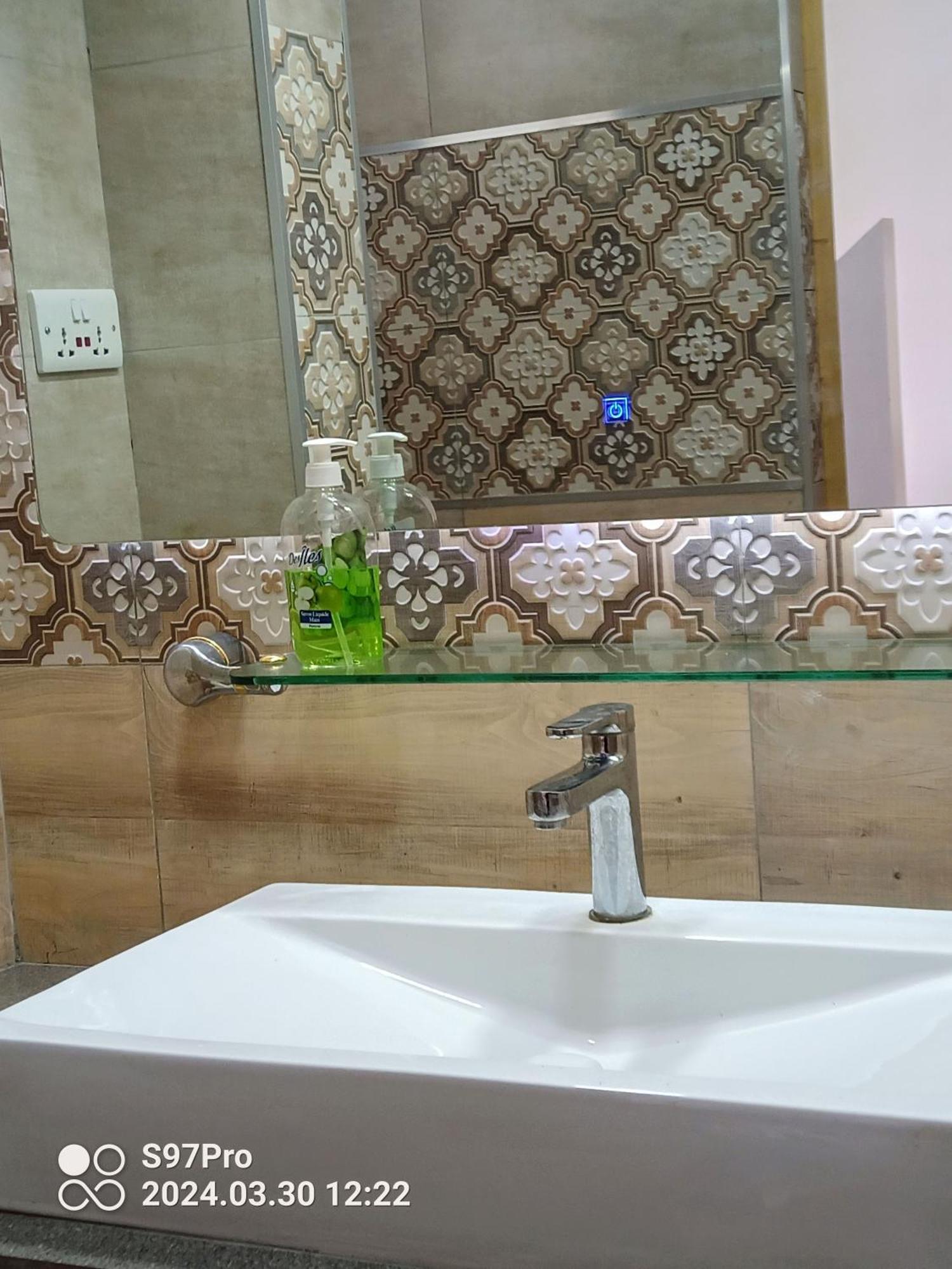 Happy House - Cosy Apartment With Private Pool And Walking Distance To Blue Bay Beach 외부 사진