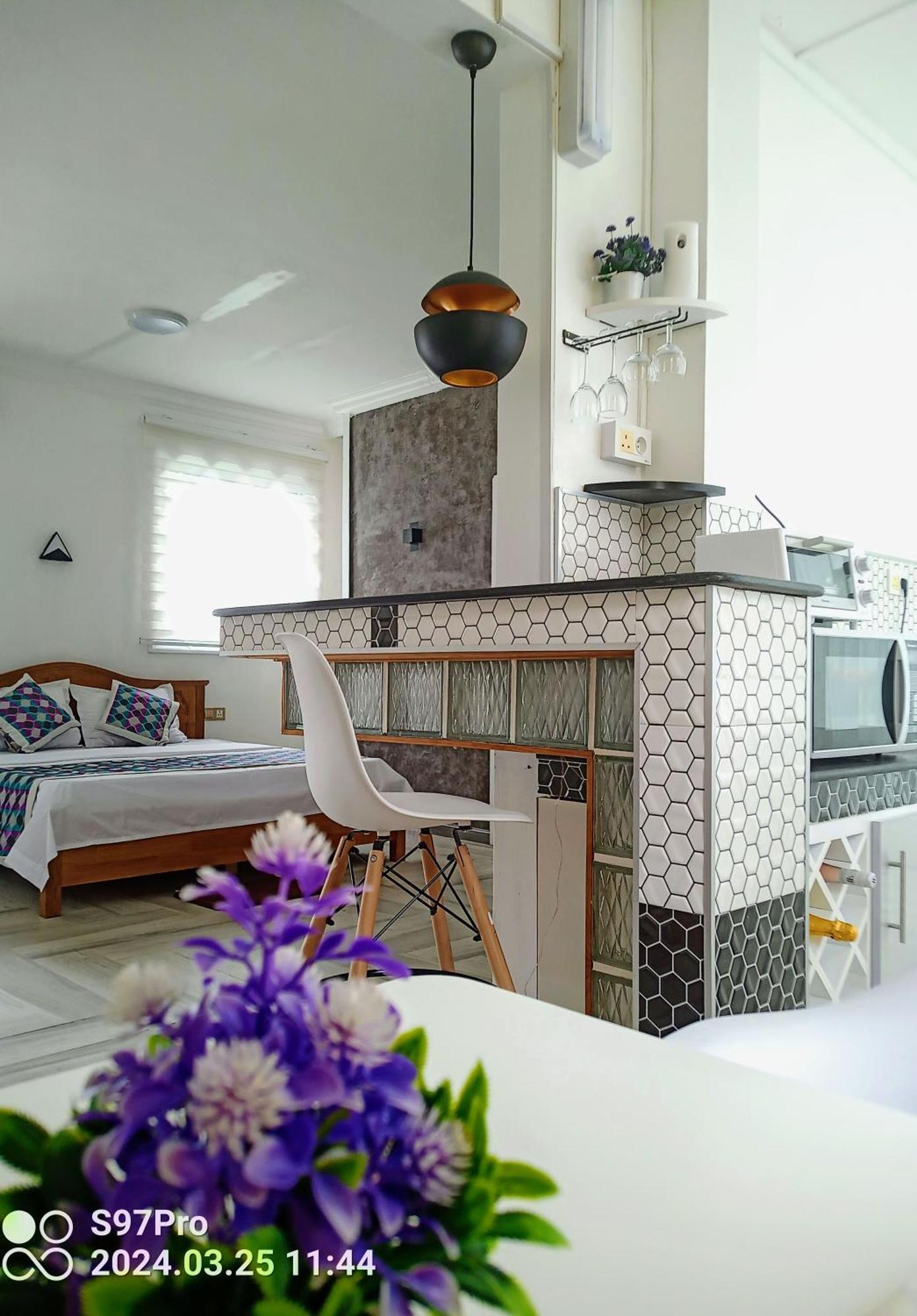 Happy House - Cosy Apartment With Private Pool And Walking Distance To Blue Bay Beach 외부 사진