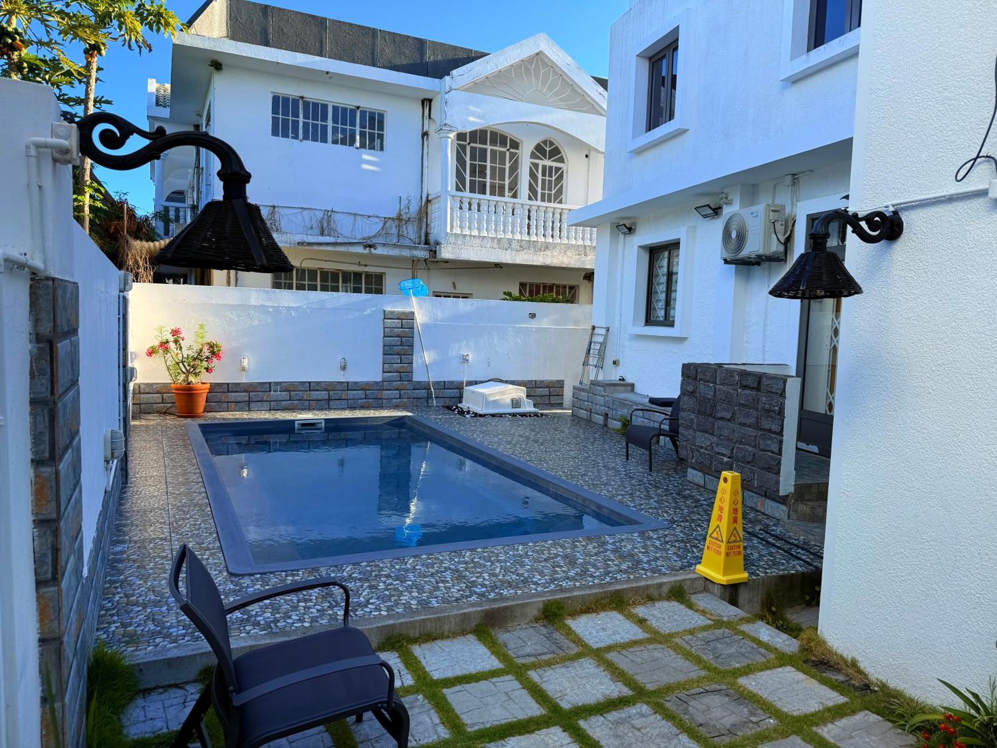 Happy House - Cosy Apartment With Private Pool And Walking Distance To Blue Bay Beach 외부 사진